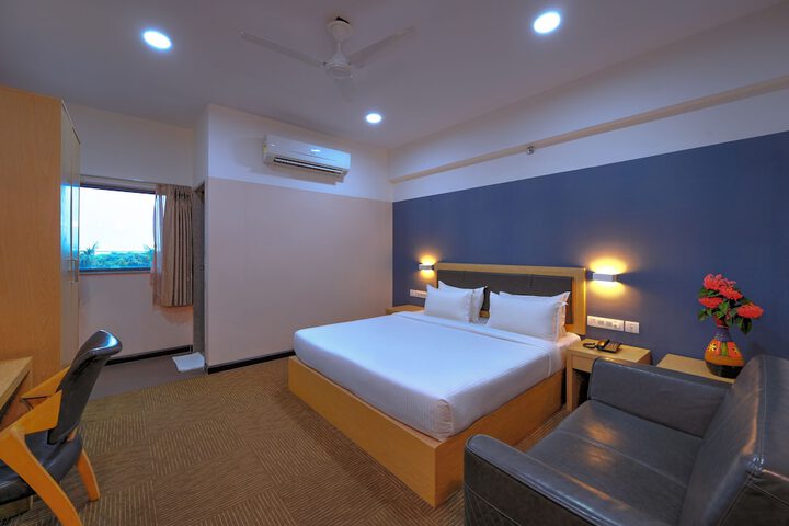Room 4 of 33