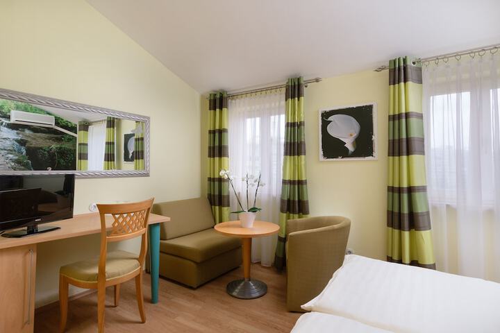 Room 6 of 24