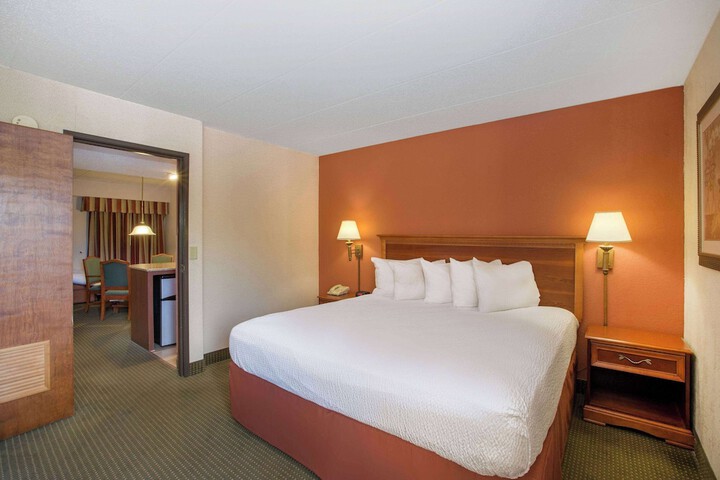 1 King Bed (15 of 15)