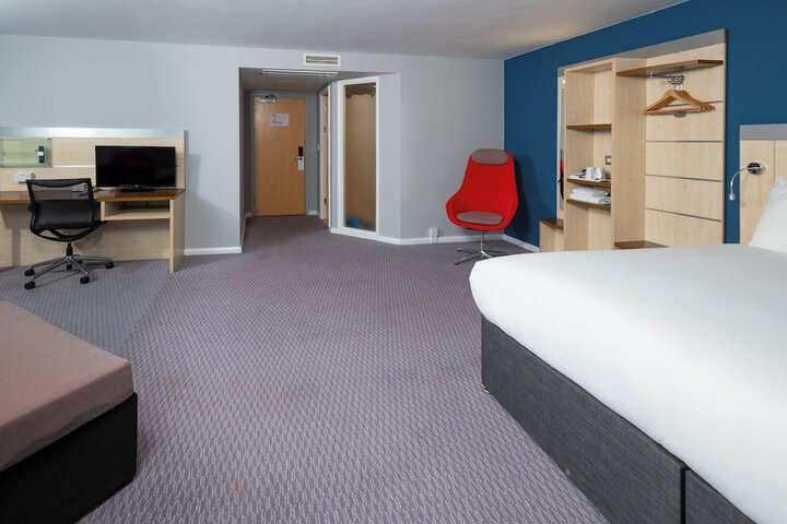 Room 34 of 84