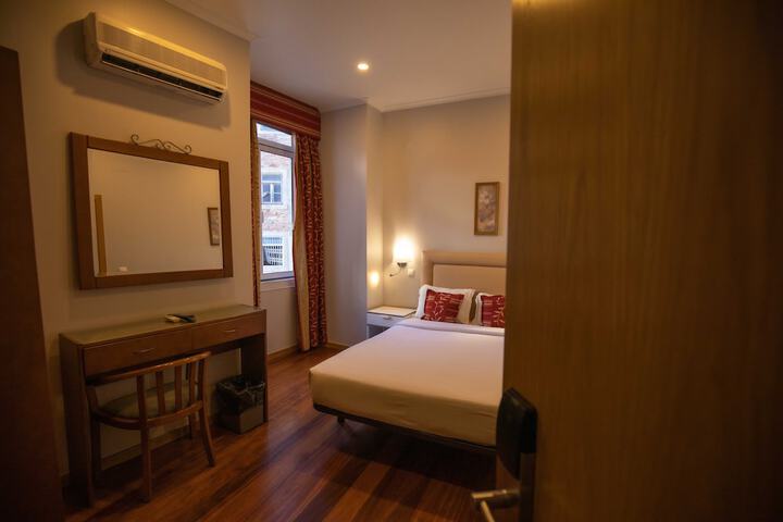Room 13 of 49
