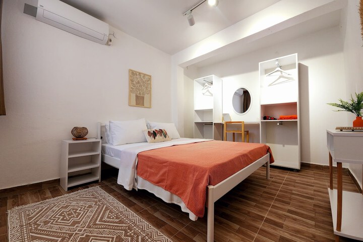 Room 6 of 27