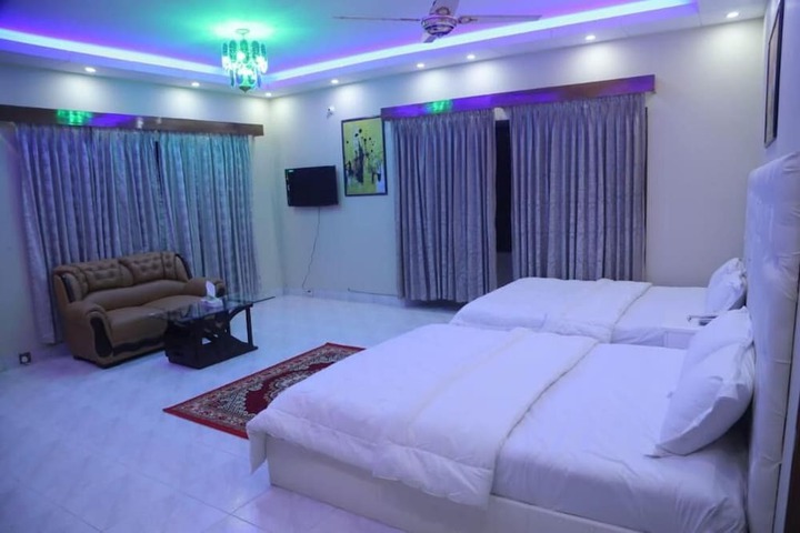 Room 2 of 5