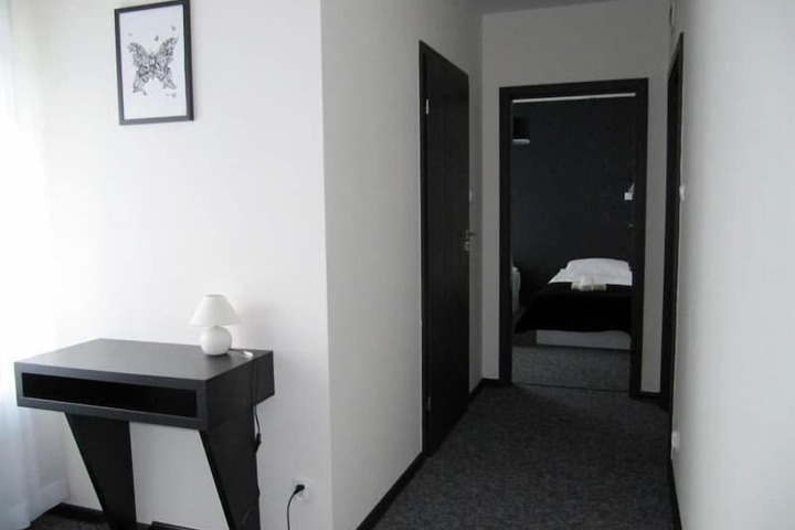 Room 7 of 18