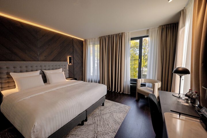 Room 11 of 246