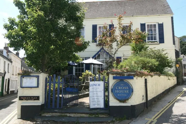 Cross House Hotel