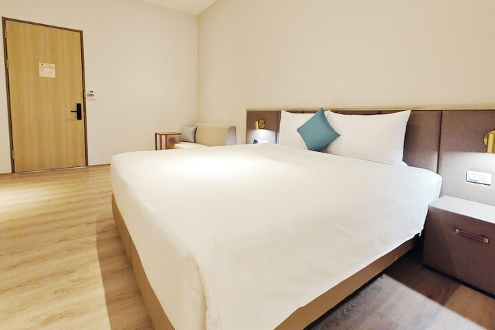 Room 6 of 22