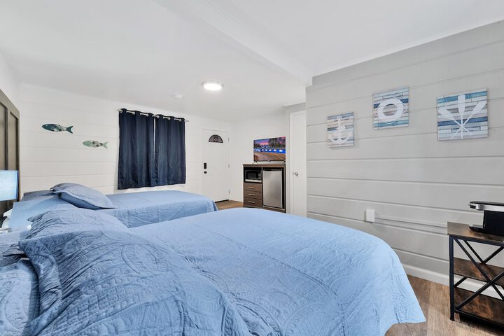 Classic Double Room 2 Queen Beds Private Bathroom (1 of 5)