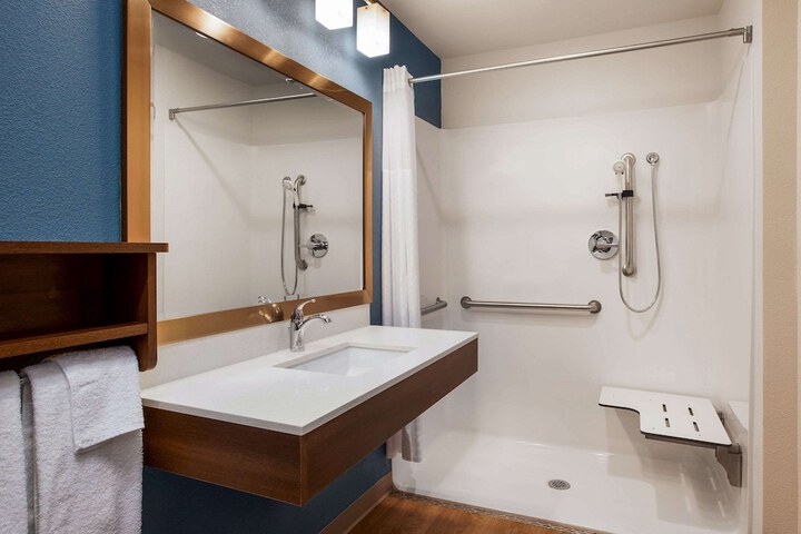 Studio Queen Bed Kitchen (6 of 15)