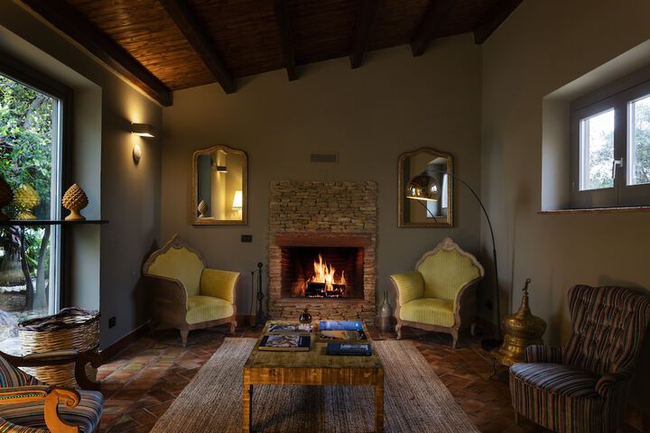 Lobby lounge