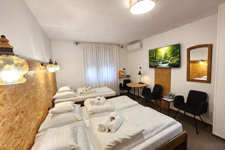 Room 33 of 73