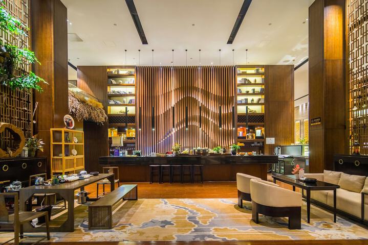 Entrance & Lobby
