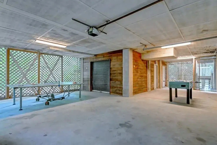 Room 11 of 21