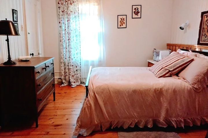 Room 5 of 12