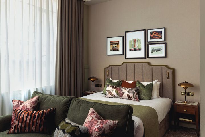Room 32 of 80