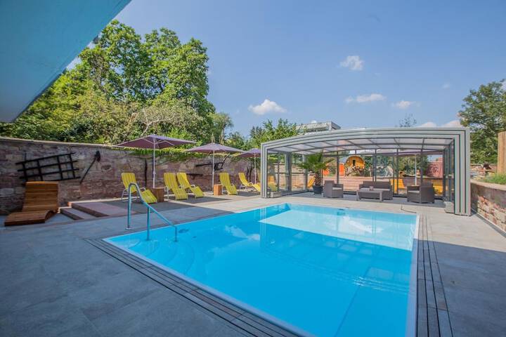 Hotel Pool
