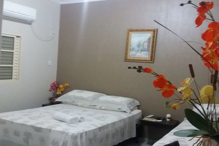 Room 4 of 8