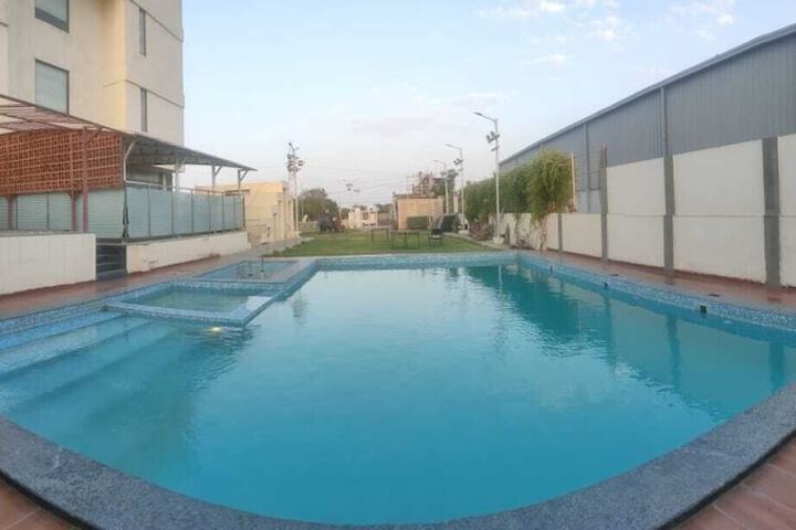 Pool 9 of 16
