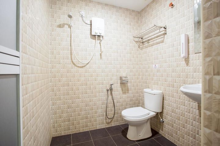 Room 12 of 18