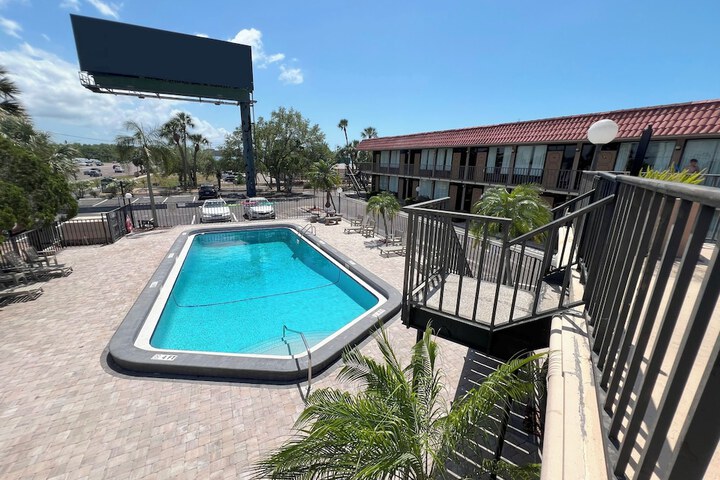 Photo of Tarpon Shores Inn Pool