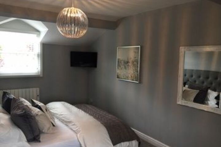 Room 10 of 14