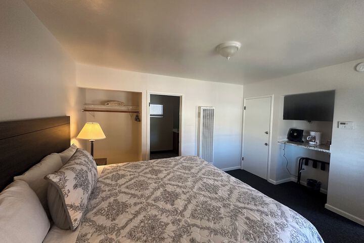 Room 3 of 89