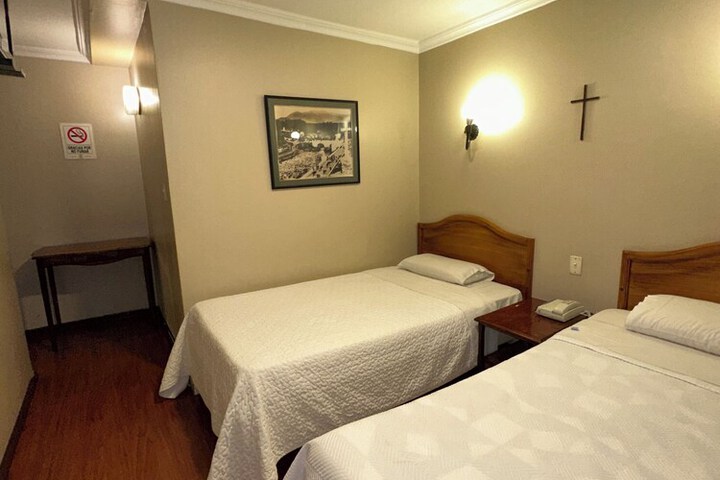Room 44 of 132