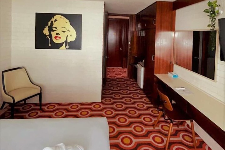 Room 16 of 58