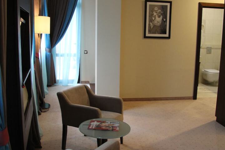 Room 26 of 81