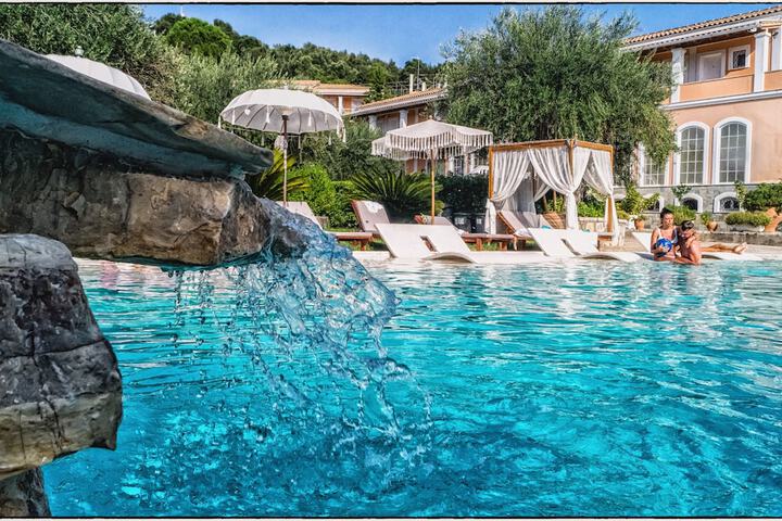 Hotel Pool