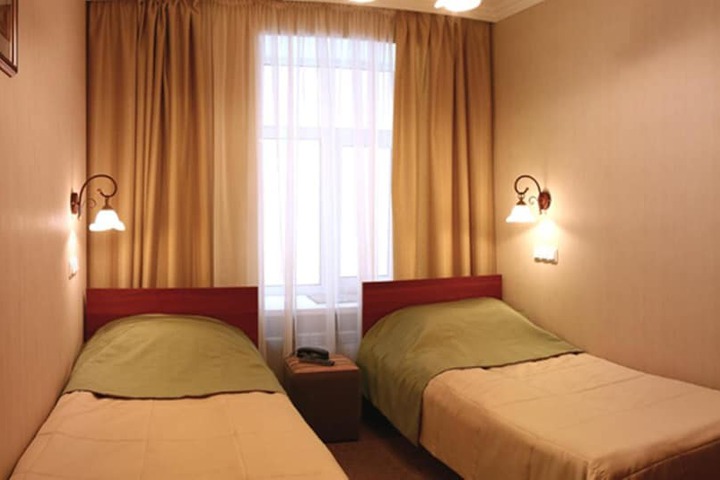 Room 15 of 28