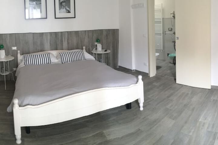 Room 5 of 61
