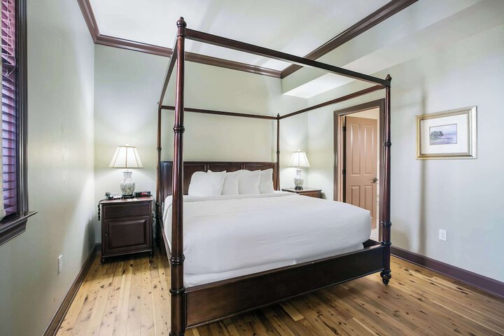 Suite 1 King and 1 Single Beds (1 of 3)