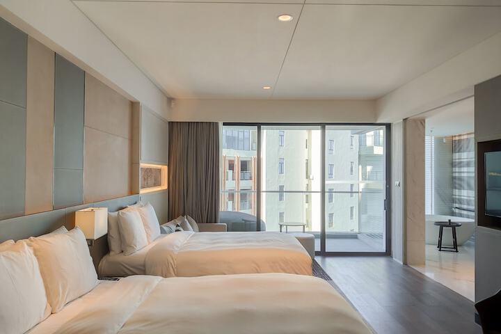 Room 34 of 126