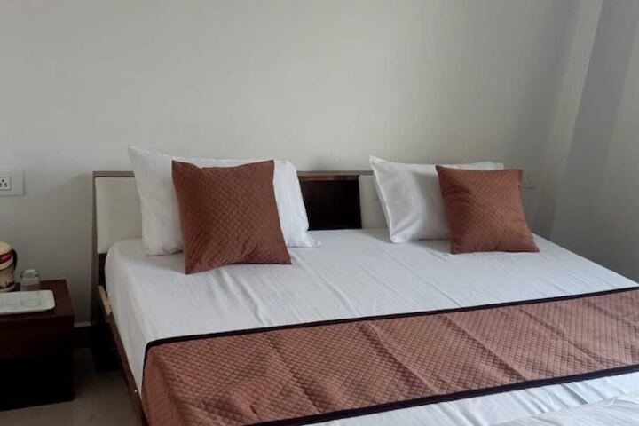Room 5 of 12