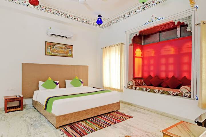 Room 2 of 8