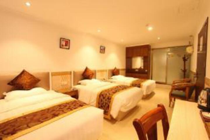 Room 5 of 7