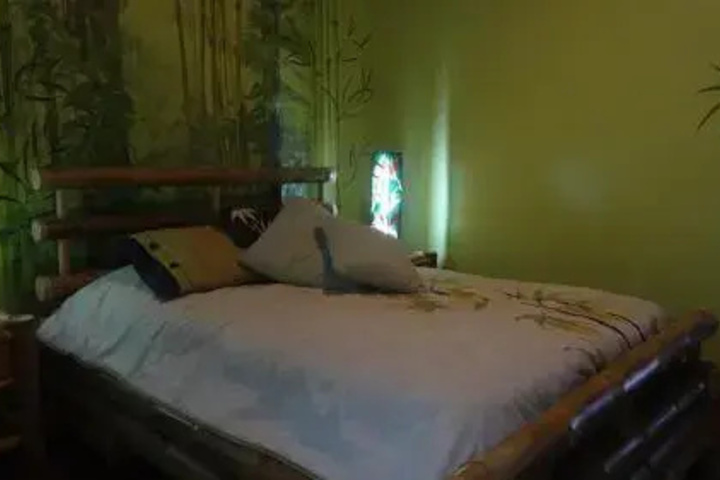 Room 10 of 11