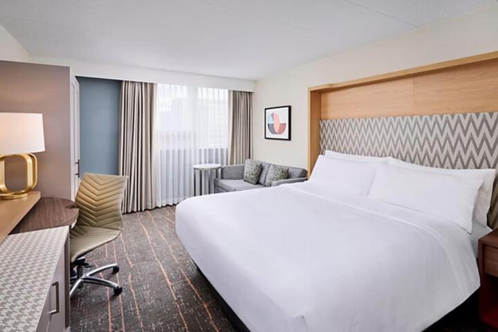 1 King Bed (1 of 9)