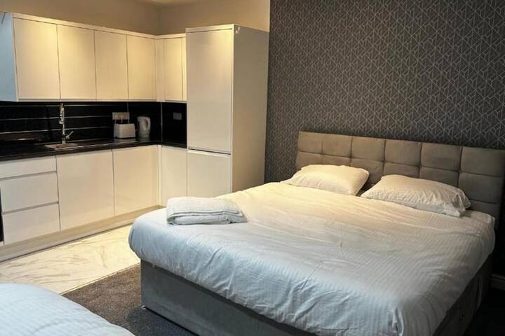 Room 5 of 12