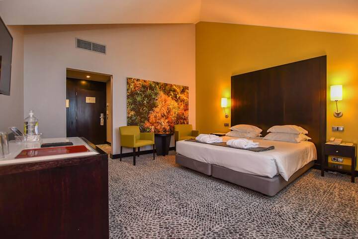 Room 7 of 38
