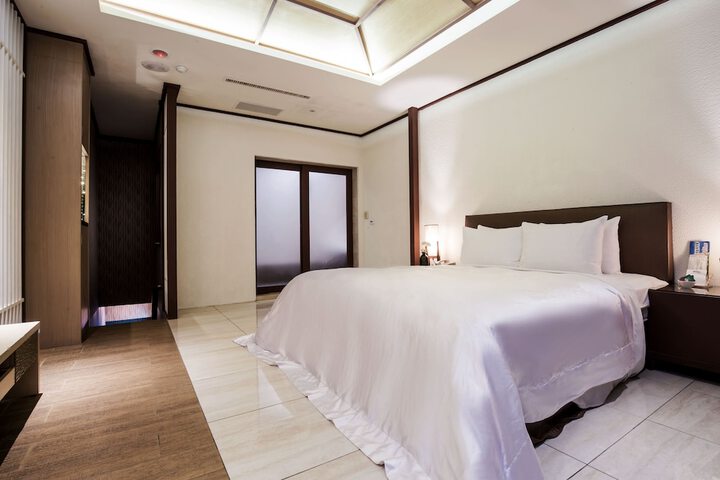 Room 20 of 86
