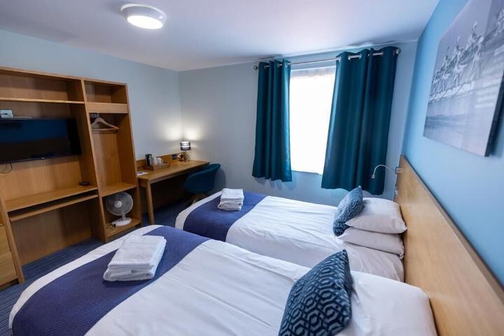 Room 3 of 16