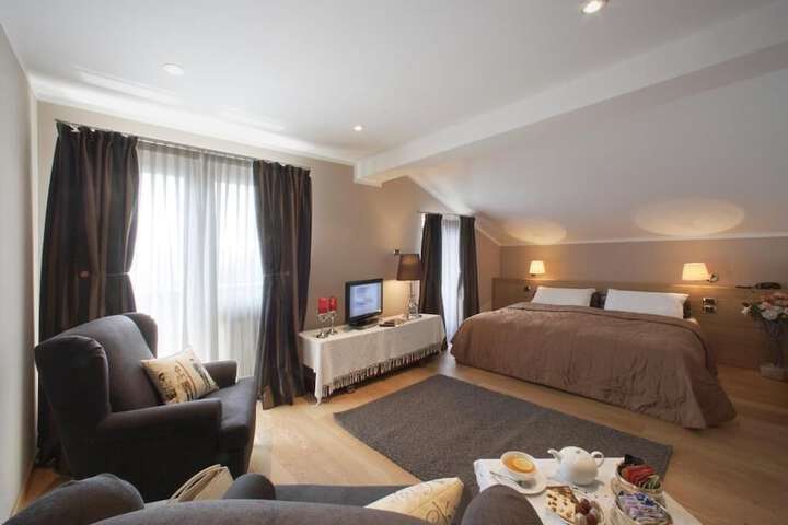 Room 6 of 21