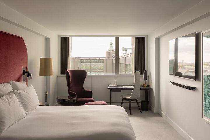 Room 61 of 233