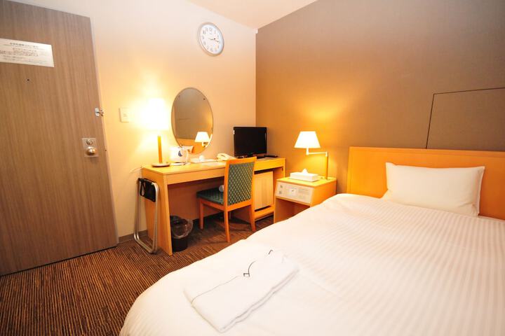Room 14 of 50