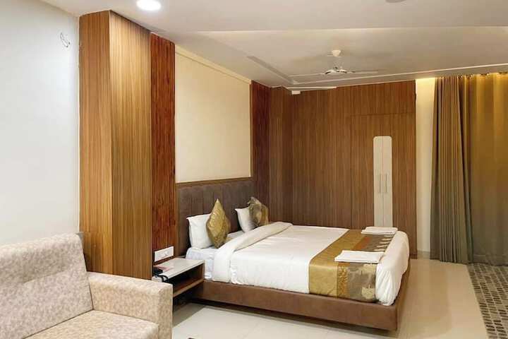 Room 11 of 20
