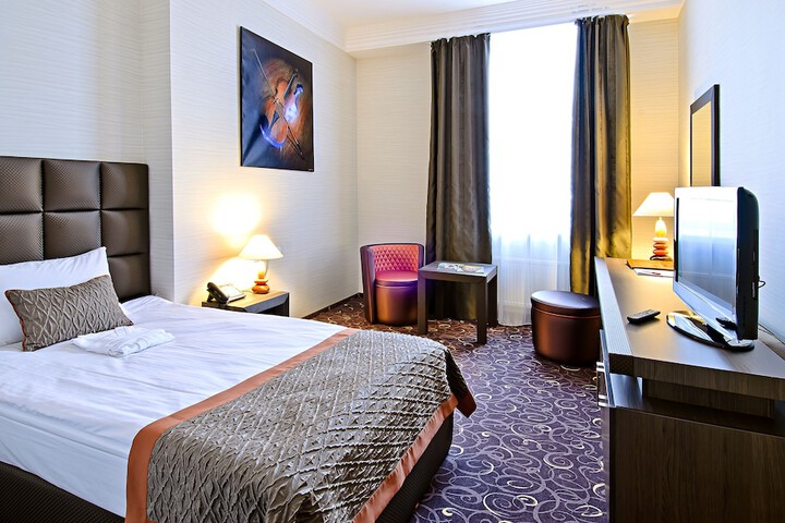 Room 15 of 71