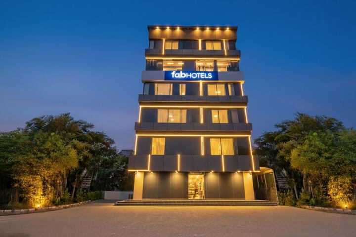 Fabhotel YendluriS Abode