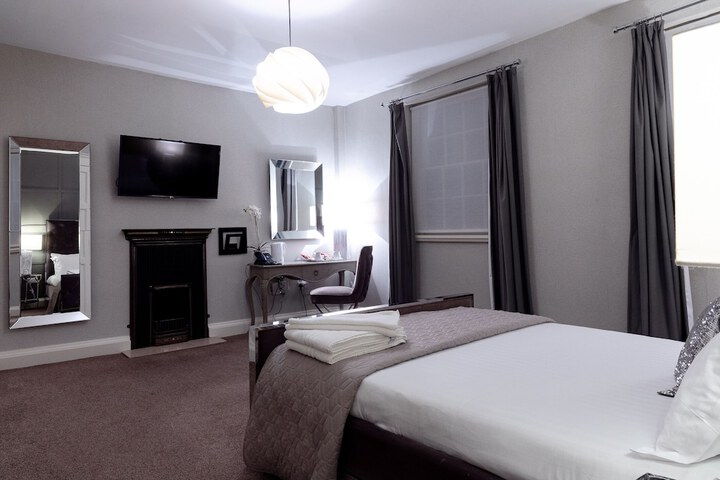 Room 3 of 11